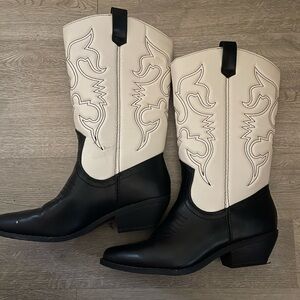 Black and white women’s fashion cowboy boots- Size 7